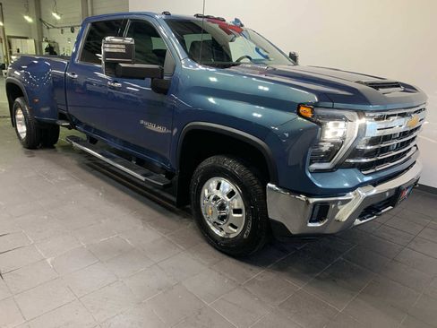 Used 2025 Chevrolet Silverado 3500 LTZ w/ LTZ Convenience Package image 2