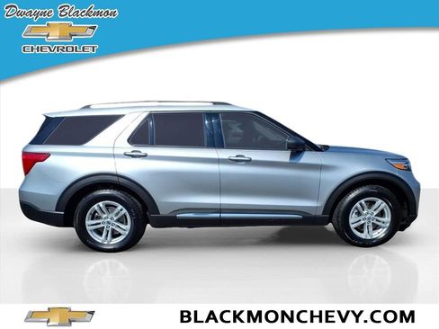 Used 2021 Ford Explorer XLT image 2