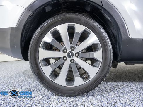 Used 2022 Kia Telluride S FWD image 44