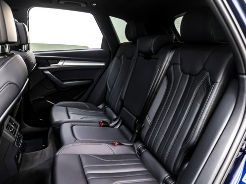 Used 2025 Audi Q5 2.0T Premium w/ Convenience Plus Package image 9