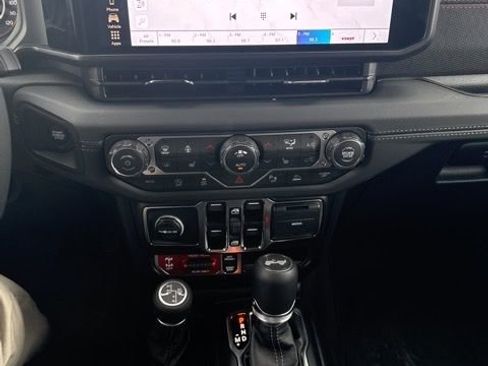 Used 2026 Jeep Wrangler Unlimited Rubicon AWD/4WD image 21