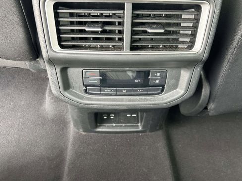 Used 2024 Volkswagen Atlas SE FWD image 15