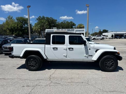 Used 2024 Jeep Gladiator Sport AWD/4WD image 4