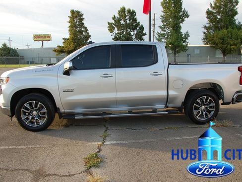 Used 2022 Chevrolet Silverado 1500 LT RWD image 2