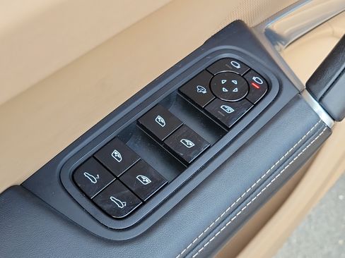 Used 2021 Porsche Cayenne Turbo AWD/4WD image 19