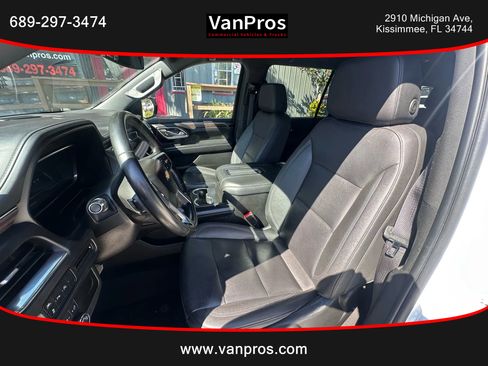 Used 2023 Chevrolet Suburban LT image 9
