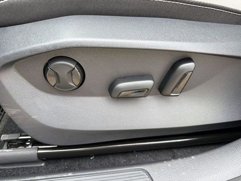 New 2026 Volkswagen Taos SE AWD/4WD image 13