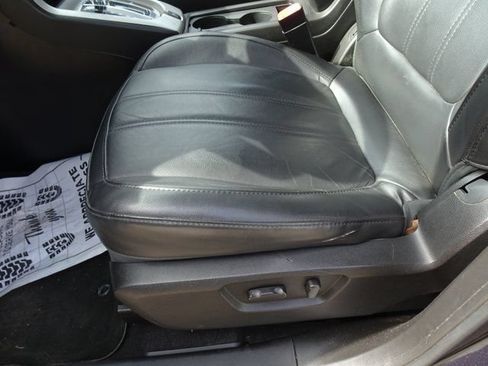 Used 2014 Chevrolet Captiva Sport LT w/ Convenience Package FWD image 10