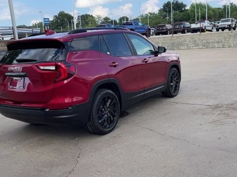 Used 2023 GMC Terrain SLE w/ Driver Convenience Package FWD image 8