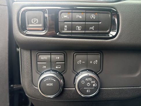 New 2026 GMC Yukon XL Elevation w/ LPO, Elevation Black Package image 12