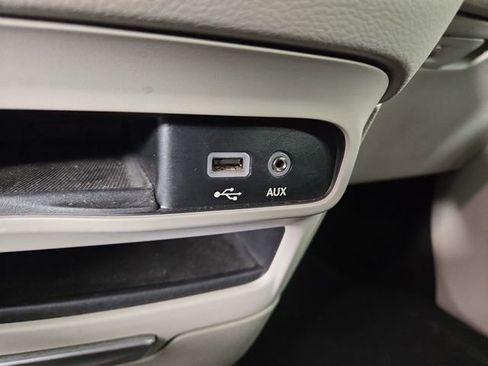 Used 2017 Chrysler Pacifica LX FWD image 26