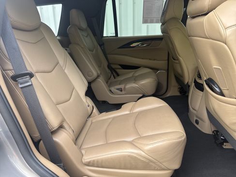 Used 2019 Cadillac Escalade Platinum AWD/4WD image 18