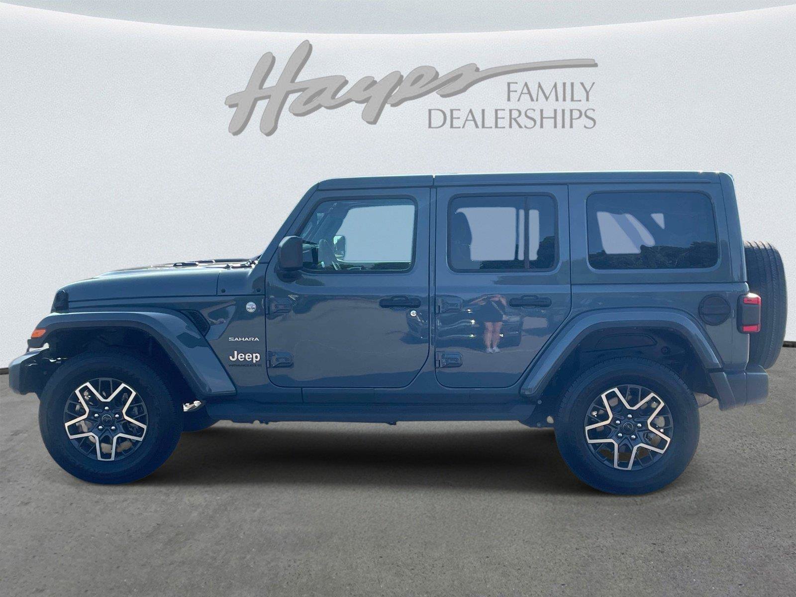 Used 2024 Jeep Wrangler Unlimited Sahara AWD/4WD image 6