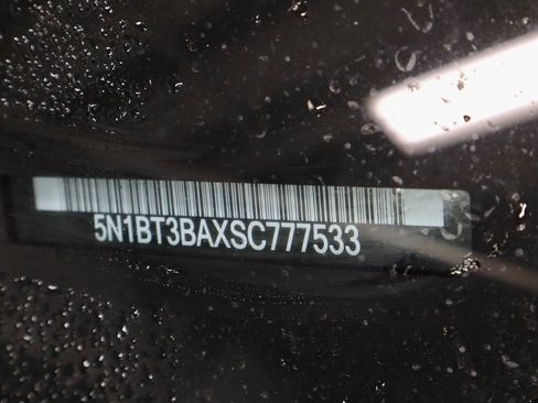 Certified 2025 Nissan Rogue SV image 32