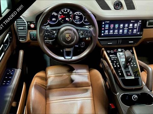 Used 2022 Porsche Cayenne Turbo image 5