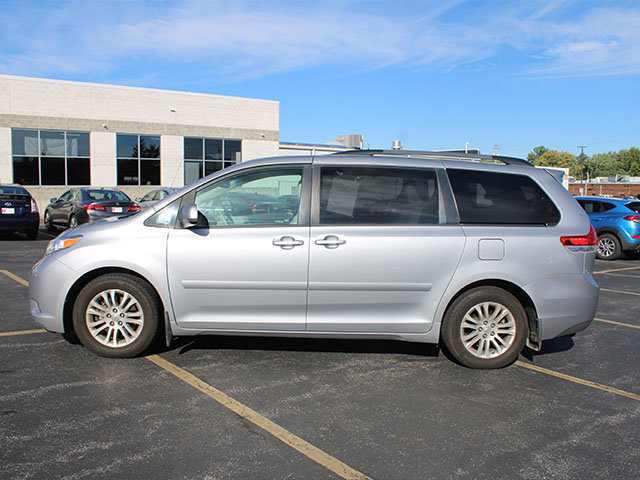 Used 2012 Toyota Sienna XLE FWD image 7