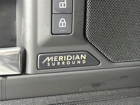 Certified 2025 Land Rover Defender 90 X-Dynamic SE image 25