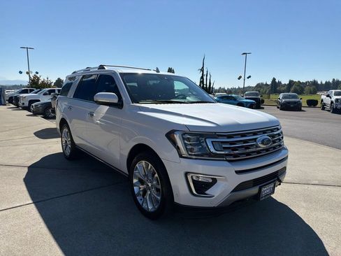 Used 2018 Ford Expedition Limited w/ Equipment Group 302A AWD/4WD image 8