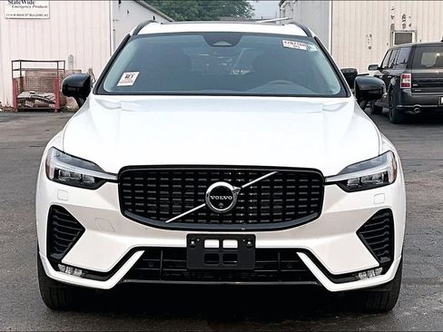 Used 2025 Volvo XC60 B5 Plus AWD/4WD image 7