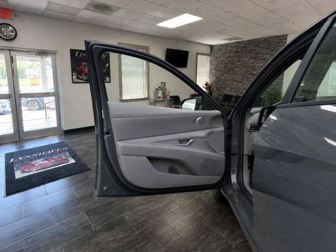 Used 2023 Hyundai Elantra SEL w/ Cargo Package FWD image 13