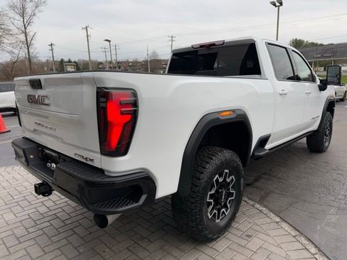 Used 2025 GMC Sierra 2500 AT4X image 11