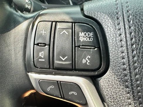 Used 2019 Toyota Highlander XLE AWD/4WD image 21