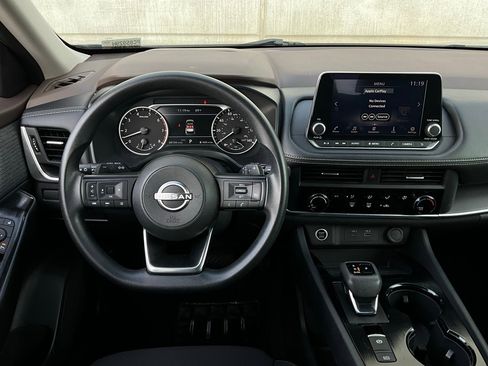 Used 2023 Nissan Rogue S image 13