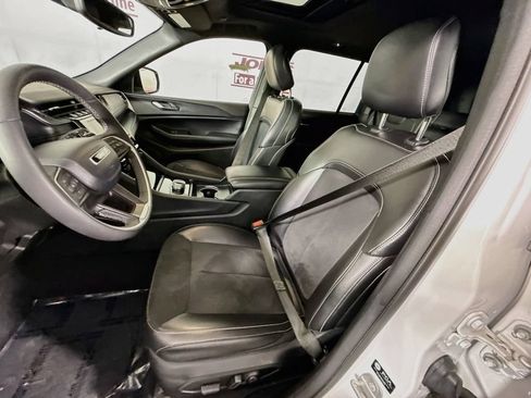 Used 2024 Jeep Grand Cherokee Altitude AWD/4WD image 26