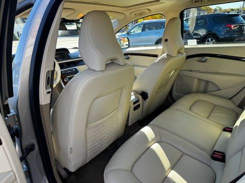 Used 2014 Volvo XC70 3.2 image 12