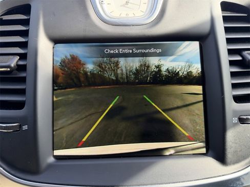 Used 2022 Chrysler 300 Touring w/ Sport Appearance Package image 29