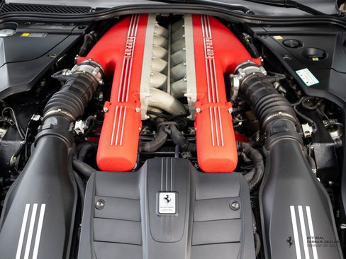 Used 2015 Ferrari F12 Berlinetta RWD image 10
