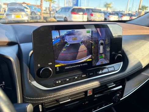 Used 2023 Nissan Rogue Platinum w/ Platinum Premium Package image 15