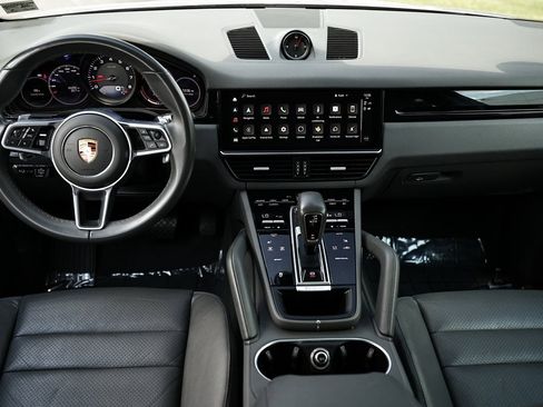 Used 2022 Porsche Cayenne Platinum Edition image 28