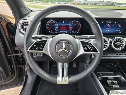 Certified 2025 Mercedes-Benz GLB 250 image 17
