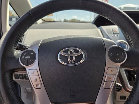 Used 2016 Toyota Prius V Four image 22