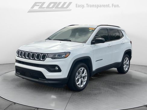 Used 2025 Jeep Compass Latitude AWD/4WD image 4