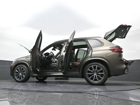 Used 2023 BMW X5 xDrive40i w/ M Sport Package AWD/4WD image 42
