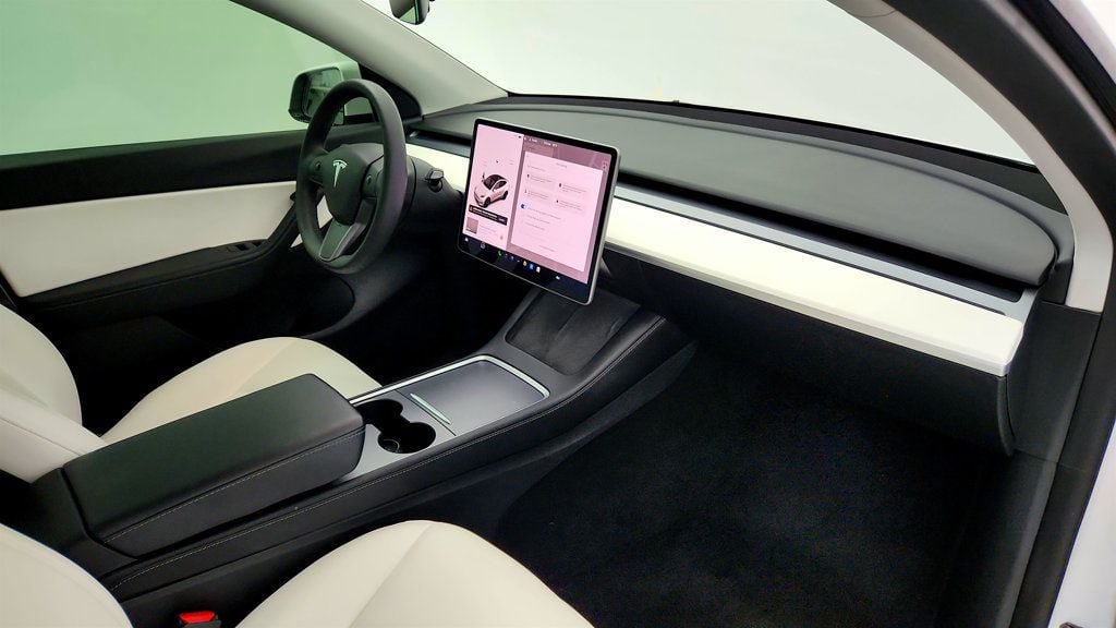 Used 2021 Tesla Model Y Long Range AWD/4WD image 30