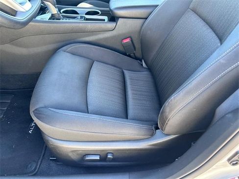 Used 2024 Nissan Altima 2.5 SV image 17