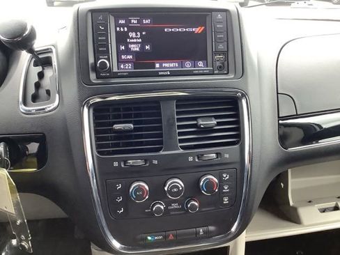 Used 2018 Dodge Grand Caravan SXT FWD image 30