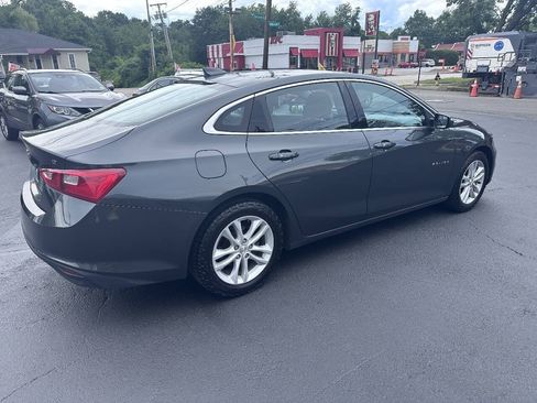 Used 2017 Chevrolet Malibu LT FWD image 4