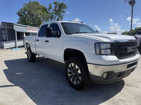 Used 2011 GMC Sierra 2500 SLE w/ SLE Preferred Package AWD/4WD image 2