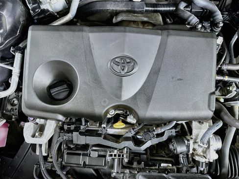 Used 2022 Toyota RAV4 XLE AWD/4WD image 32