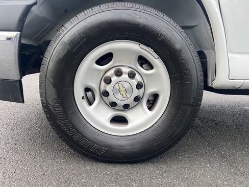 Used 2024 Chevrolet Express 2500 w/ Driver Convenience Package image 12