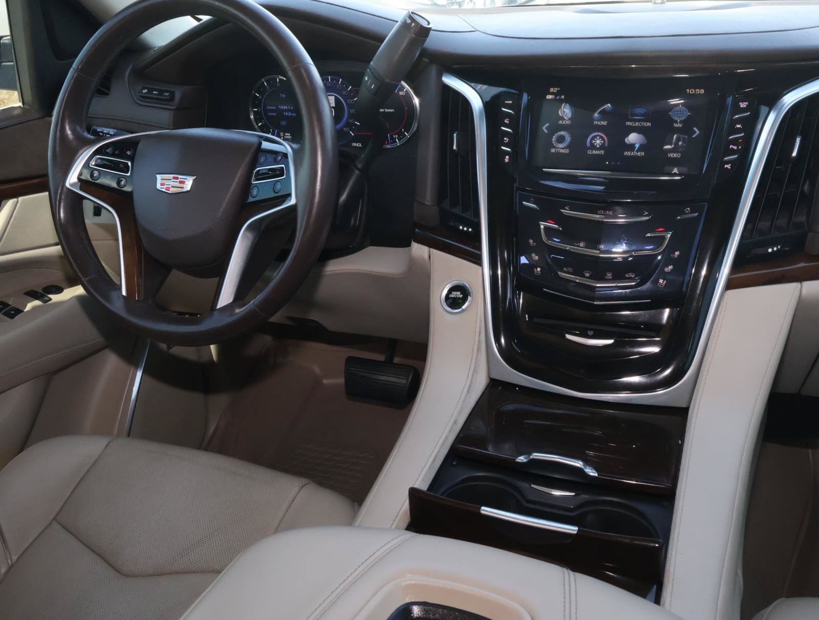Used 2017 Cadillac Escalade ESV Premium Luxury RWD image 17