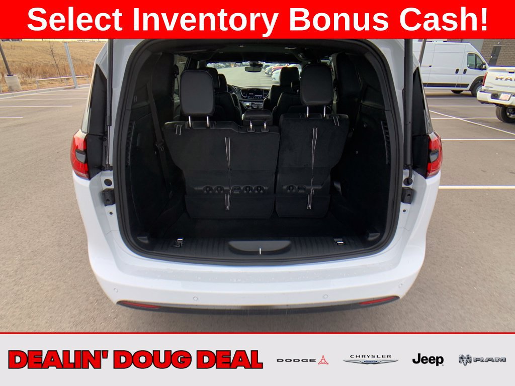 New 2026 Chrysler Pacifica Select w/ S Appearance Package AWD/4WD image 23