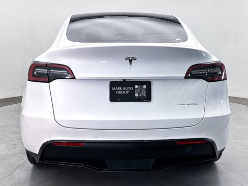 Used 2021 Tesla Model Y Long Range AWD/4WD image 14