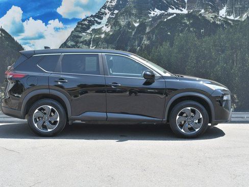 Used 2025 Nissan Rogue SV AWD/4WD image 2