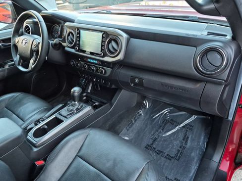 Used 2022 Toyota Tacoma TRD Sport w/ TRD Premium Sport Package AWD/4WD image 28