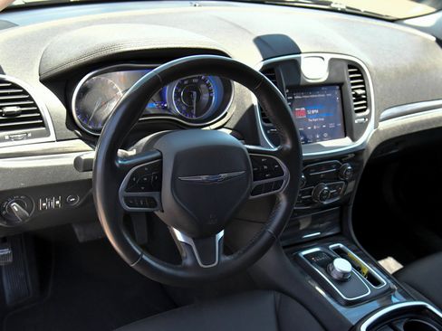 Used 2021 Chrysler 300 Touring w/ Sport Appearance Package RWD image 14